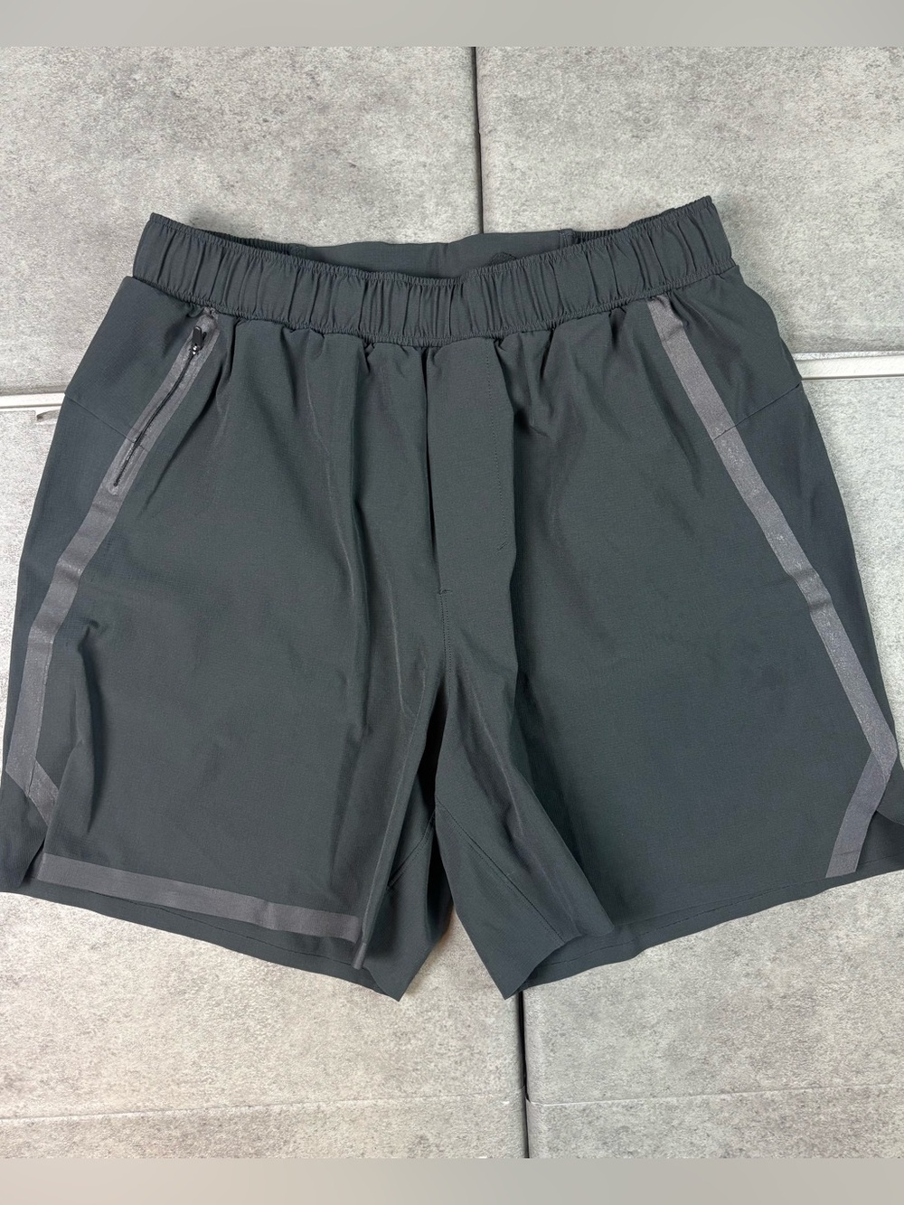 Lululemon Surge Short 6" Mens medium gray